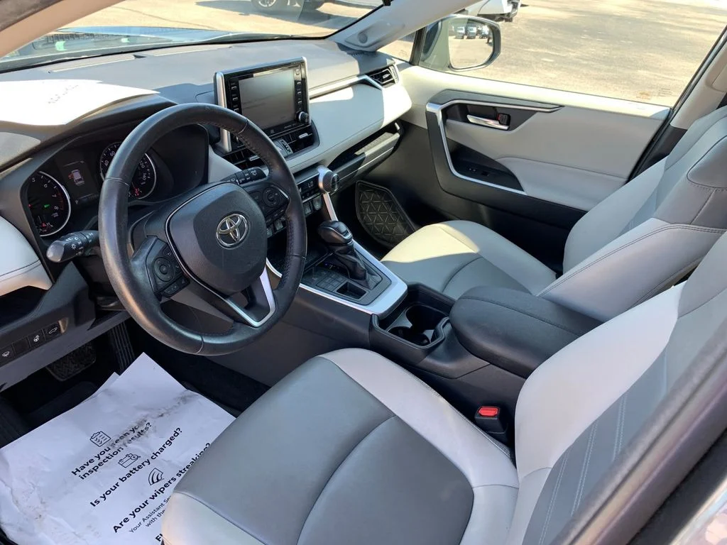 Used 2021 Gray Toyota XLE Premium image 11