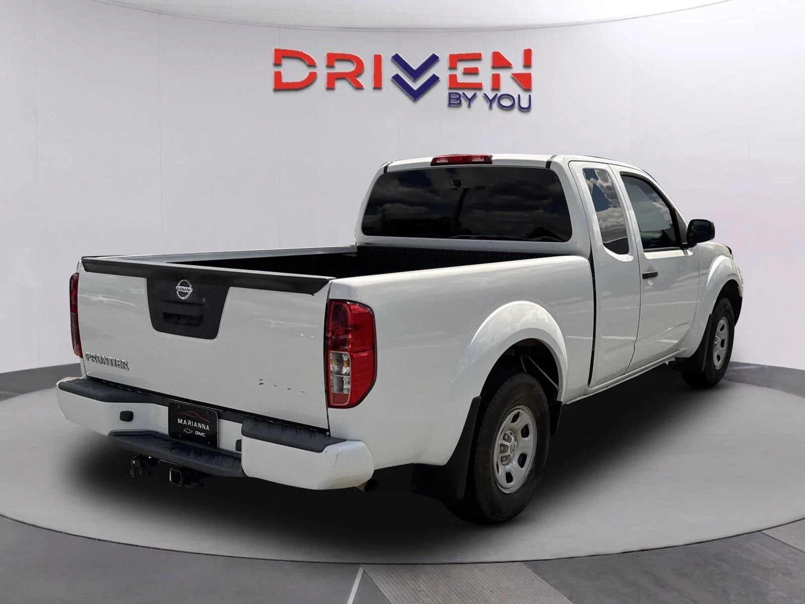 Used 2019 Glacier White Nissan S image 4