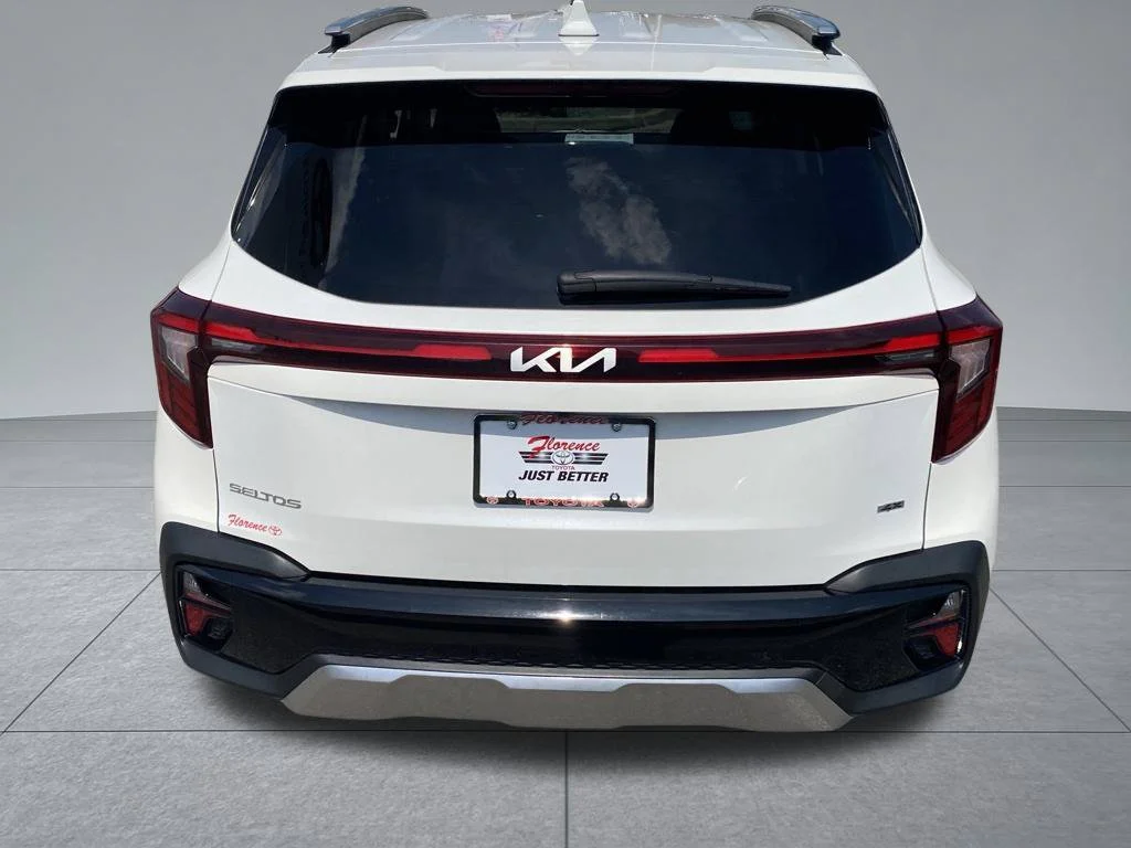 Used 2024 White Kia SX image 11