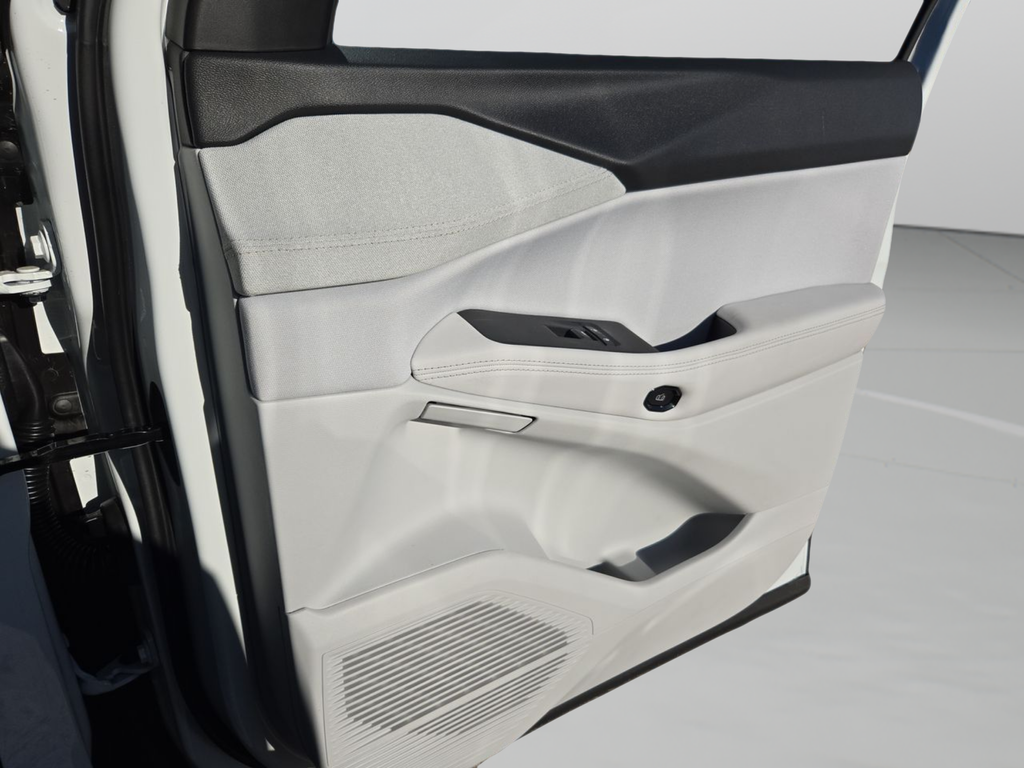 New 2026 Bright White Clear-Coat Exterior Paint Jeep Laredo image 39