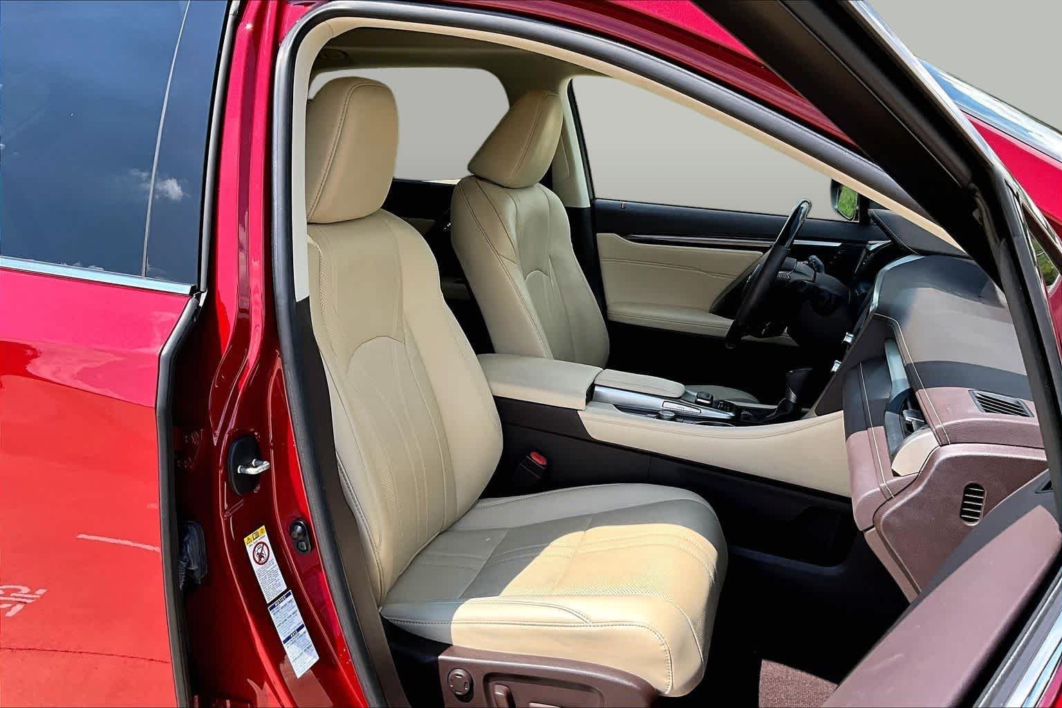 Used 2018 Matador Red Mica Lexus  image 9