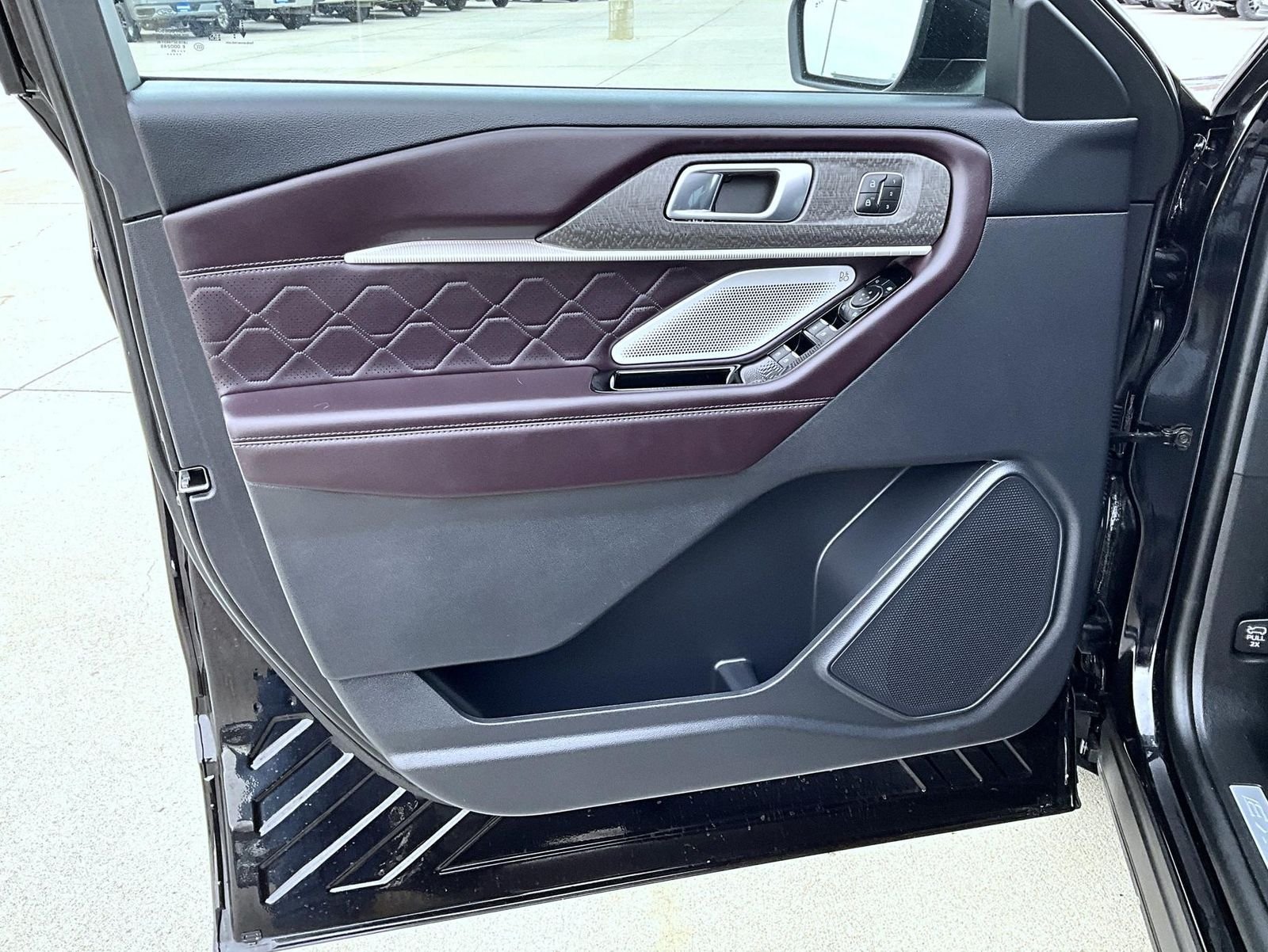 Used 2025 Black Ford Platinum image 9