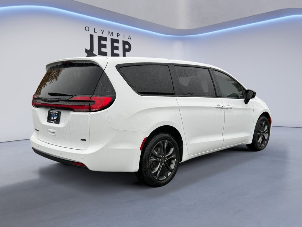 New 2026 Bright White Clear-Coat Exterior Paint Chrysler Select image 6