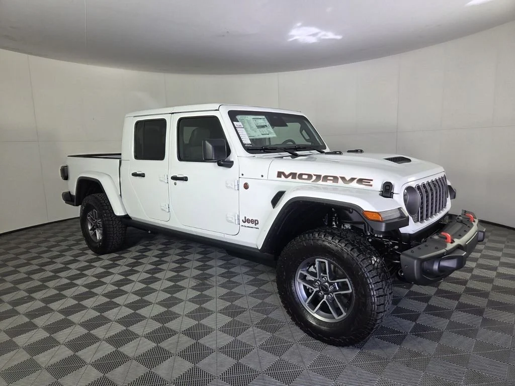 New 2026 Bright White Clear-Coat Exterior Paint Jeep Mojave X image 2