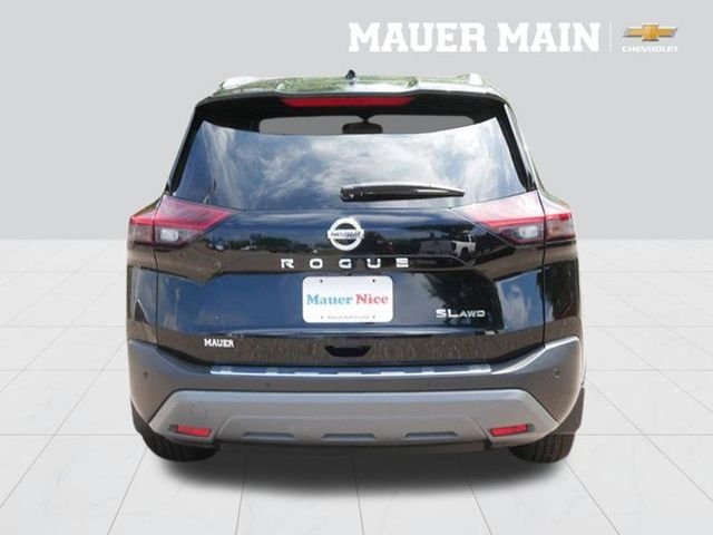 Used 2021 Black Nissan SL image 6