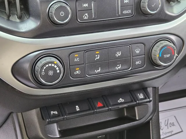 Used 2022 White Chevrolet LT image 27