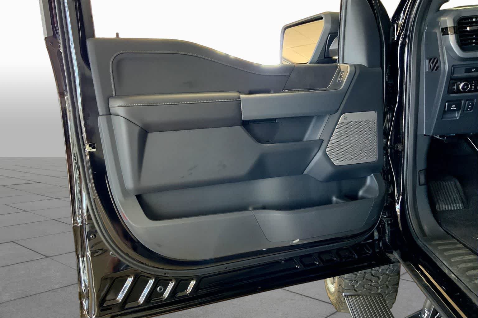 New 2026 Agate Black Metallic Ford XLT image 10