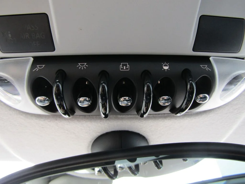 Used 2010 Pepper White MINI Base image 34