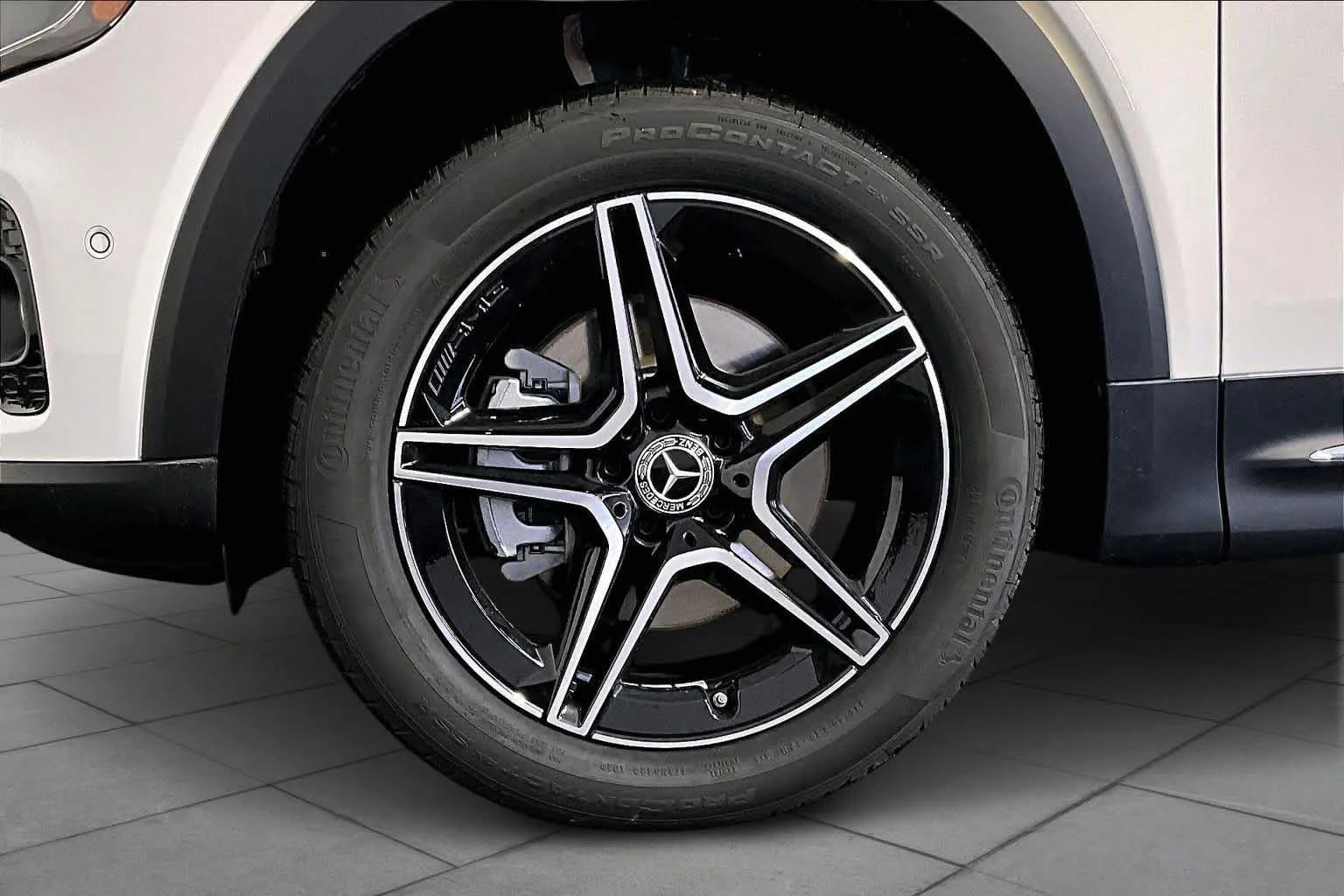 New 2026 Polar White Mercedes-Benz GLB 250 image 17