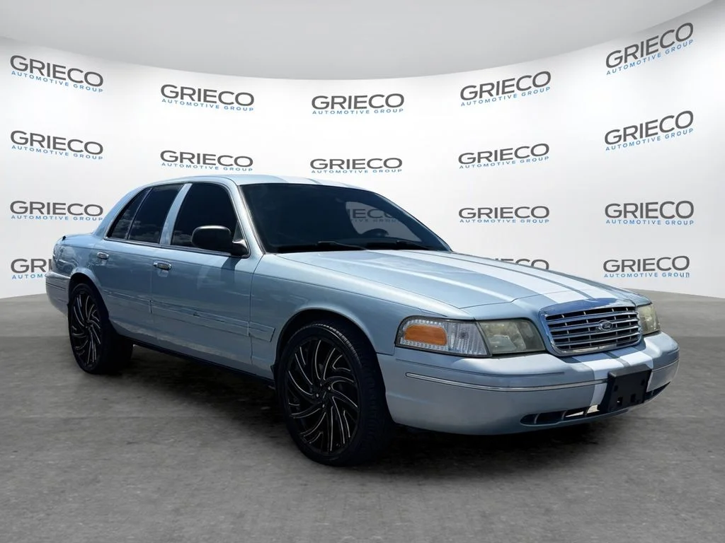Used 2005 Silver Ford LX image 1