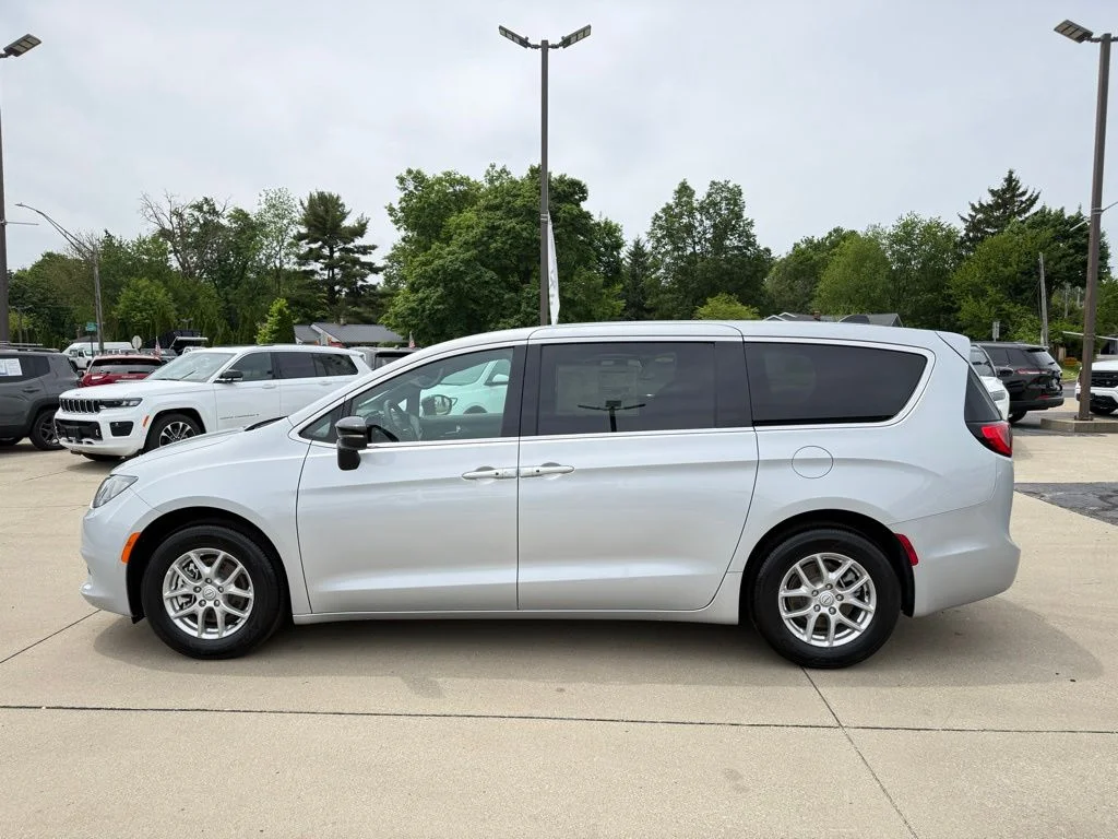 New 2026 Silver Mist Clear-Coat Exterior Paint Chrysler LX image 4