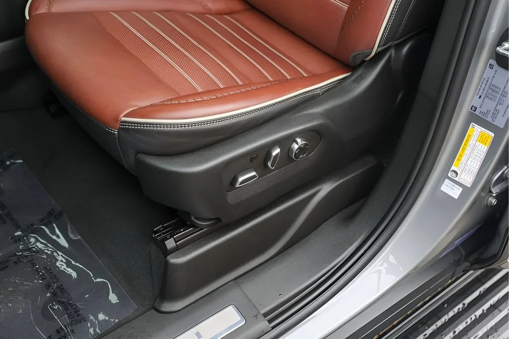 Used 2023 Sterling Metallic GMC Denali Ultimate image 10