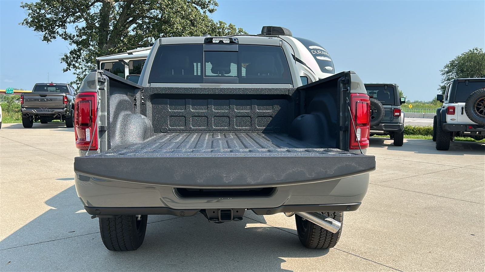 New 2026 Ceramic Gray Clear-Coat Exterior Paint RAM Laramie image 17