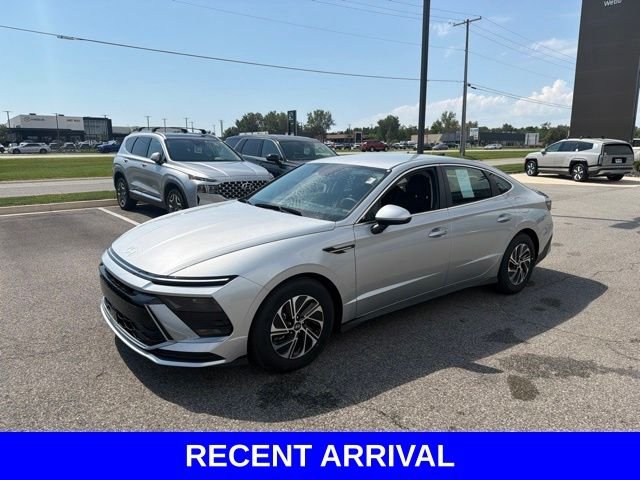 Used 2026 Silver Hyundai Blue image 8
