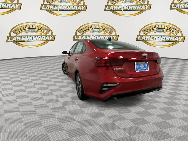 Used 2021 Currant Red Kia LXS image 9