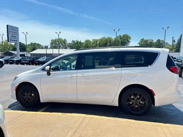 Used 2021 White Chrysler LXI image 6