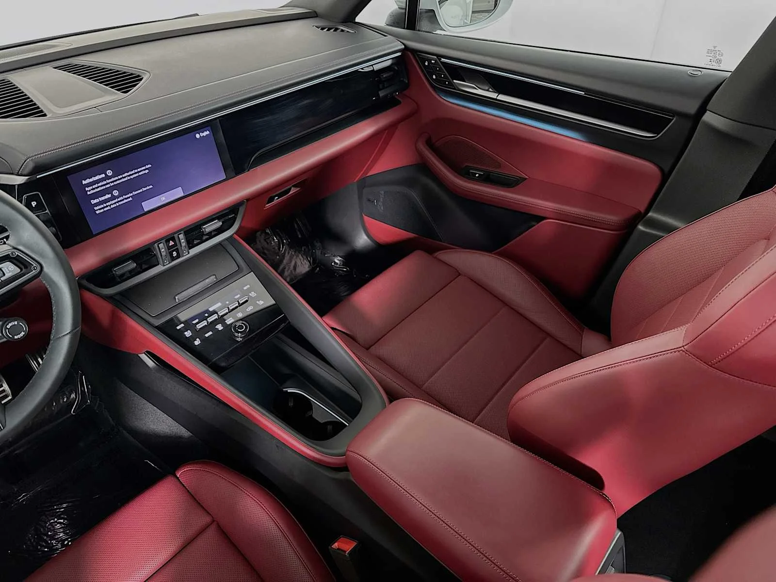 2025 Porsche Macan S - Photo 24