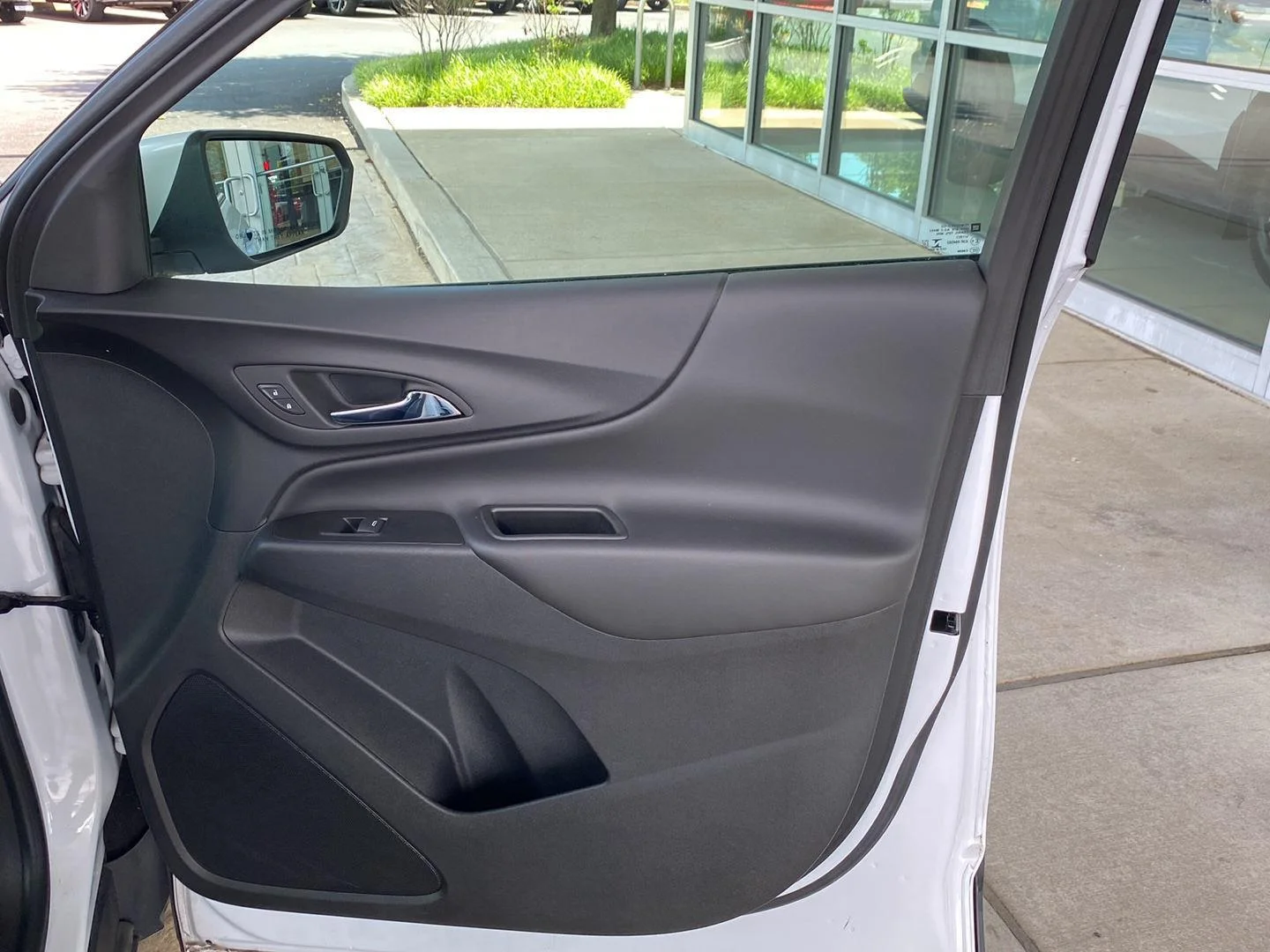 Used 2022 Iridescent Pearl Tricoat Chevrolet LT image 25