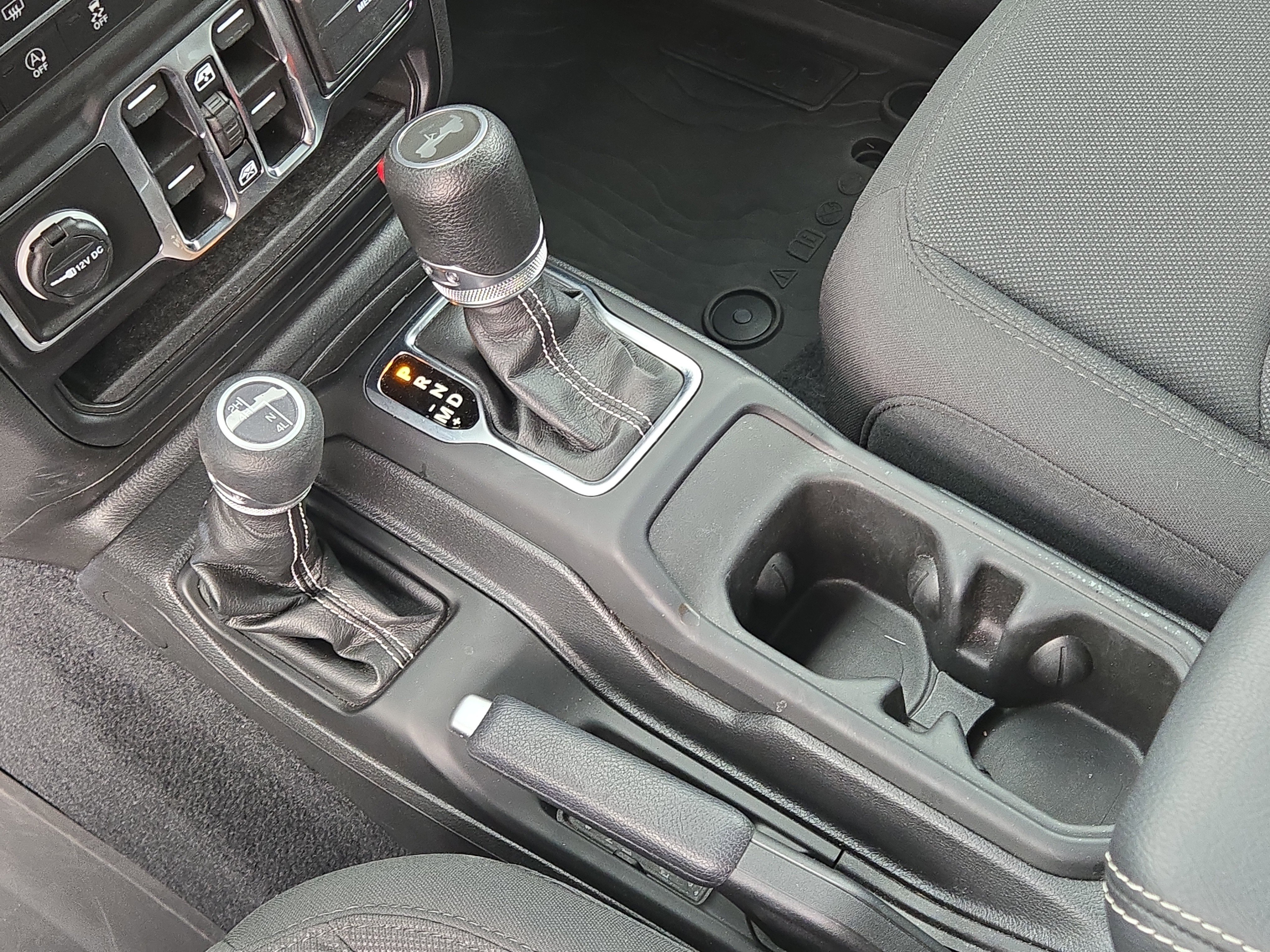 2023 Jeep Wrangler 4-Door Sahara - Photo 30