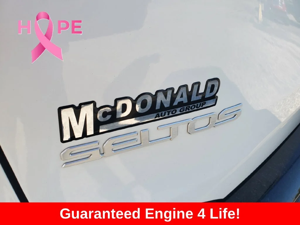 Used 2025 White Kia S image 33