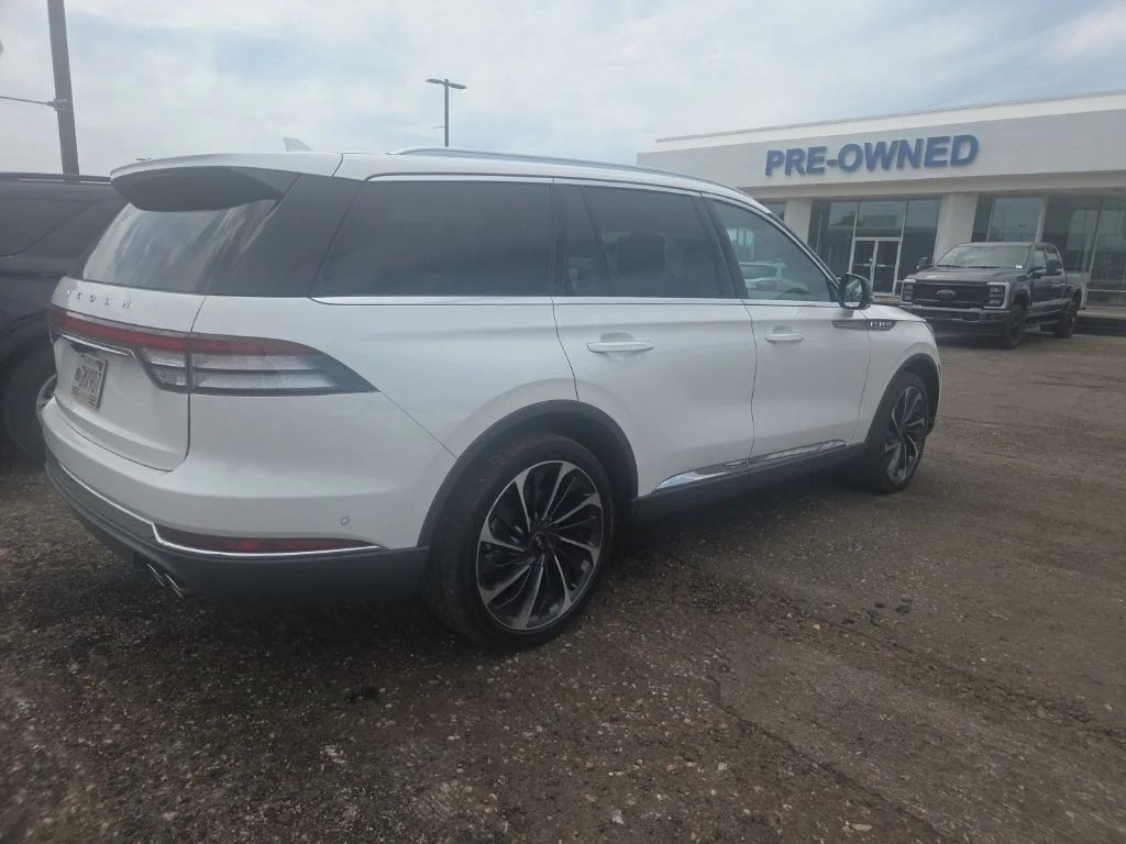 Used 2022 White Lincoln Reserve image 5