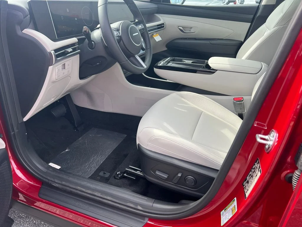 Used 2025 Red Hyundai SEL Convenience image 9