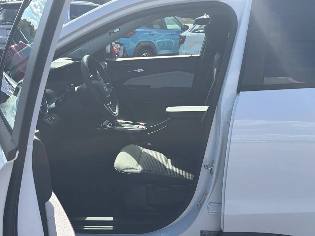 New 2026 Summit White Chevrolet LT image 31