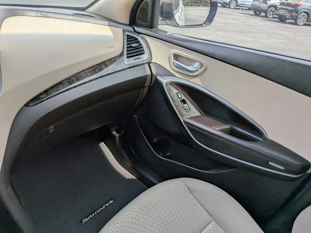 Used 2017 White Hyundai 2.4 Base image 17
