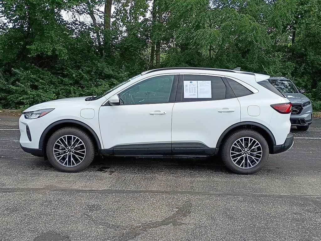 Used 2023 Oxford White Ford Base image 6