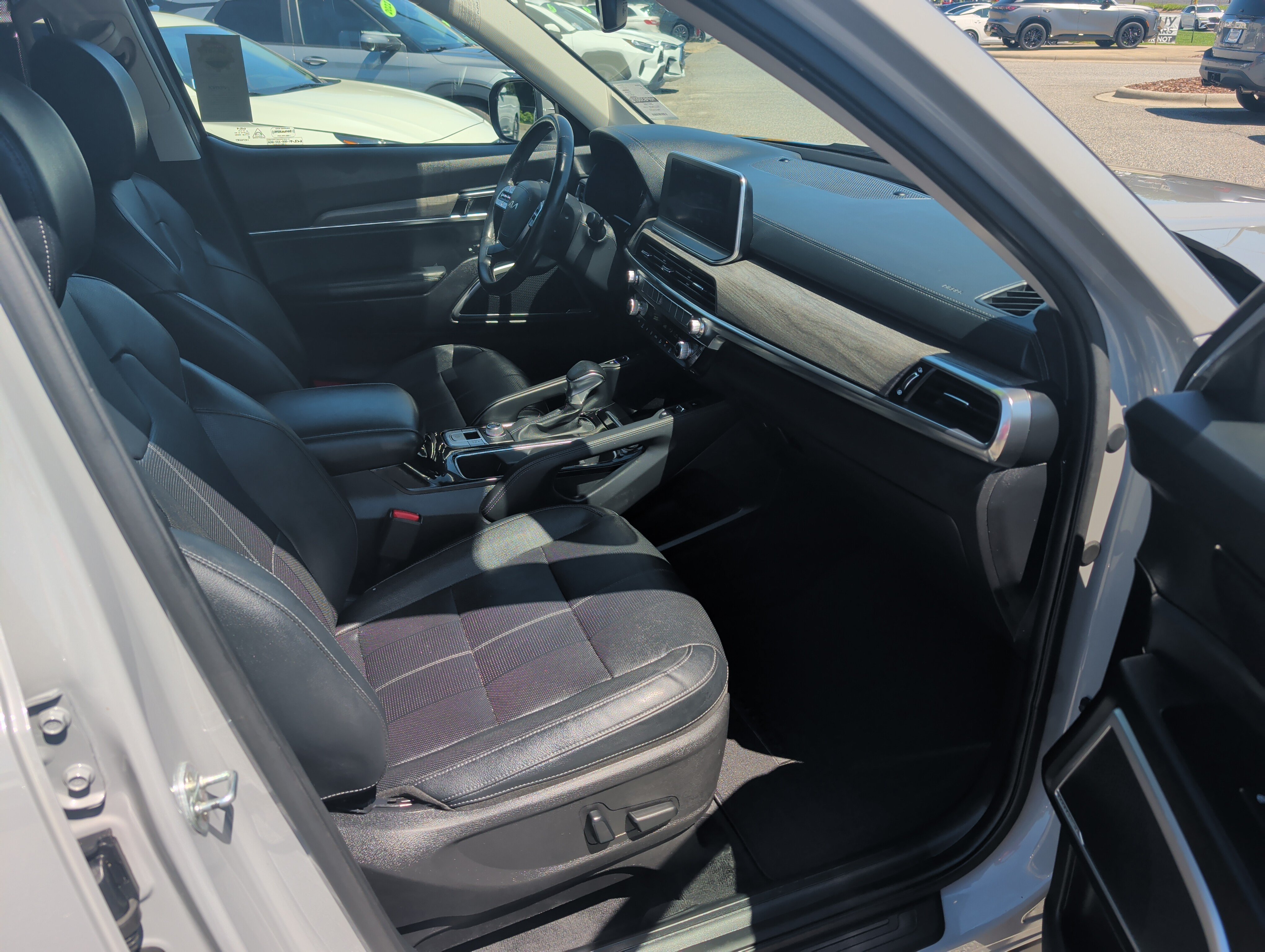 Used 2022 Wolf Gray Kia EX image 12