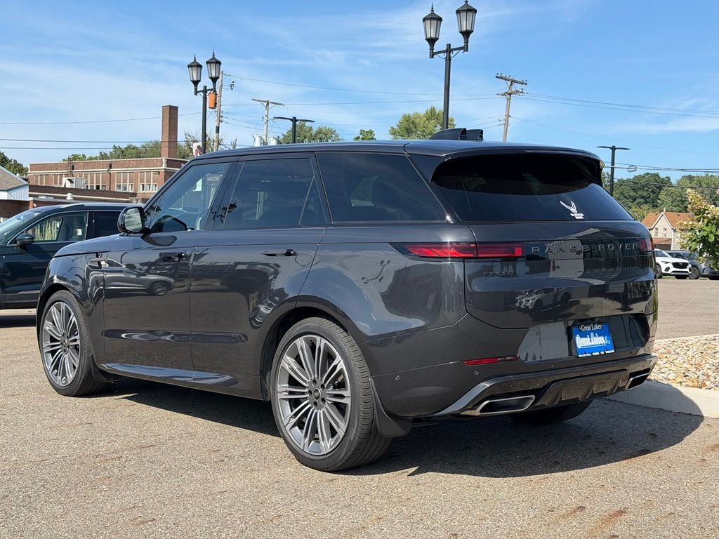 Used 2024 Gray Land Rover Dynamic SE image 3