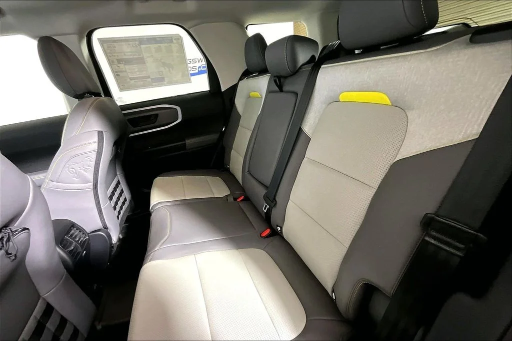 New 2026 Azure Gray Metallic Tri-Coat Ford Badlands® image 10