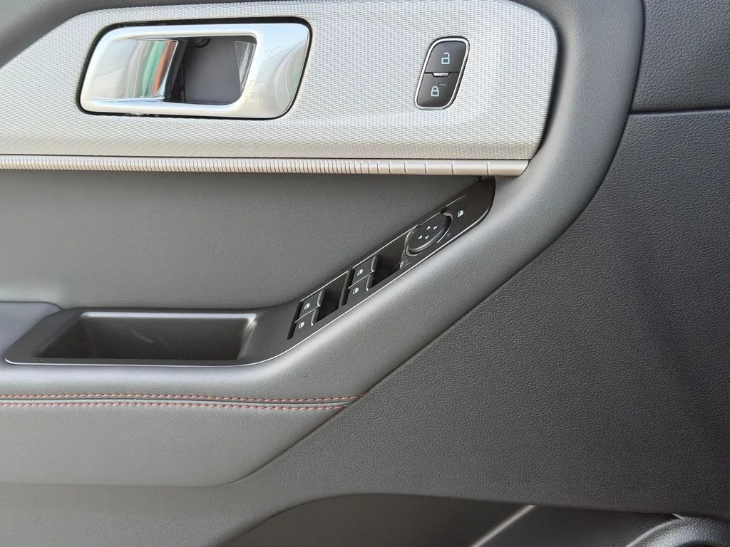New 2026 Space White Metallic Ford Active image 15