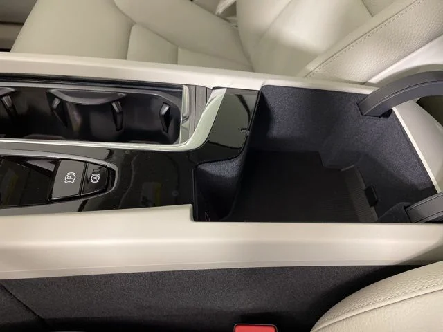 2025 Volvo XC60 Plus - Photo 37