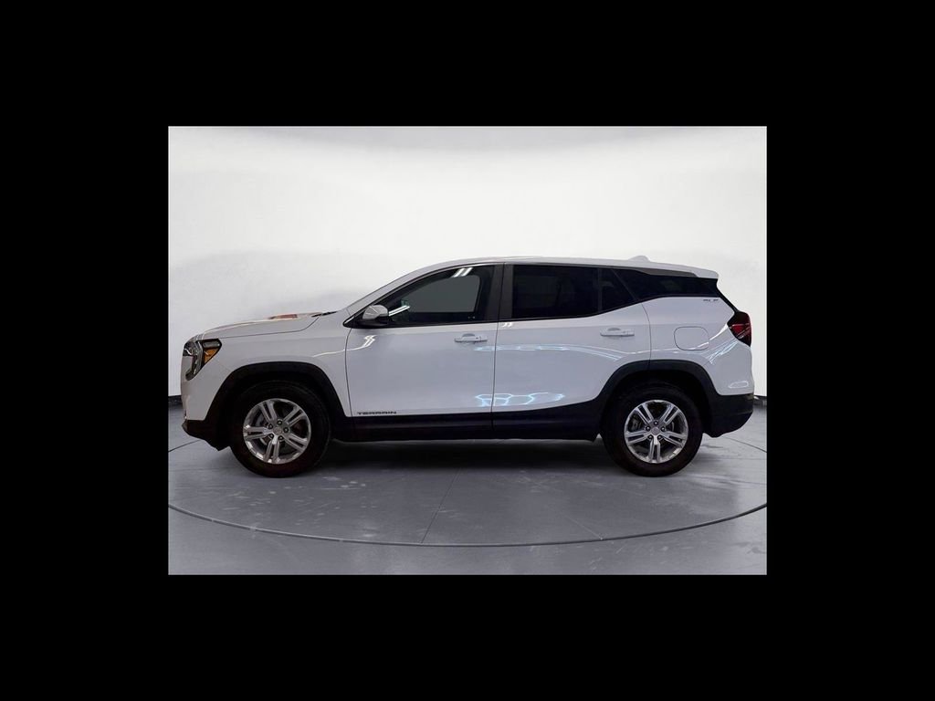 Used 2022 White GMC SLE image 3