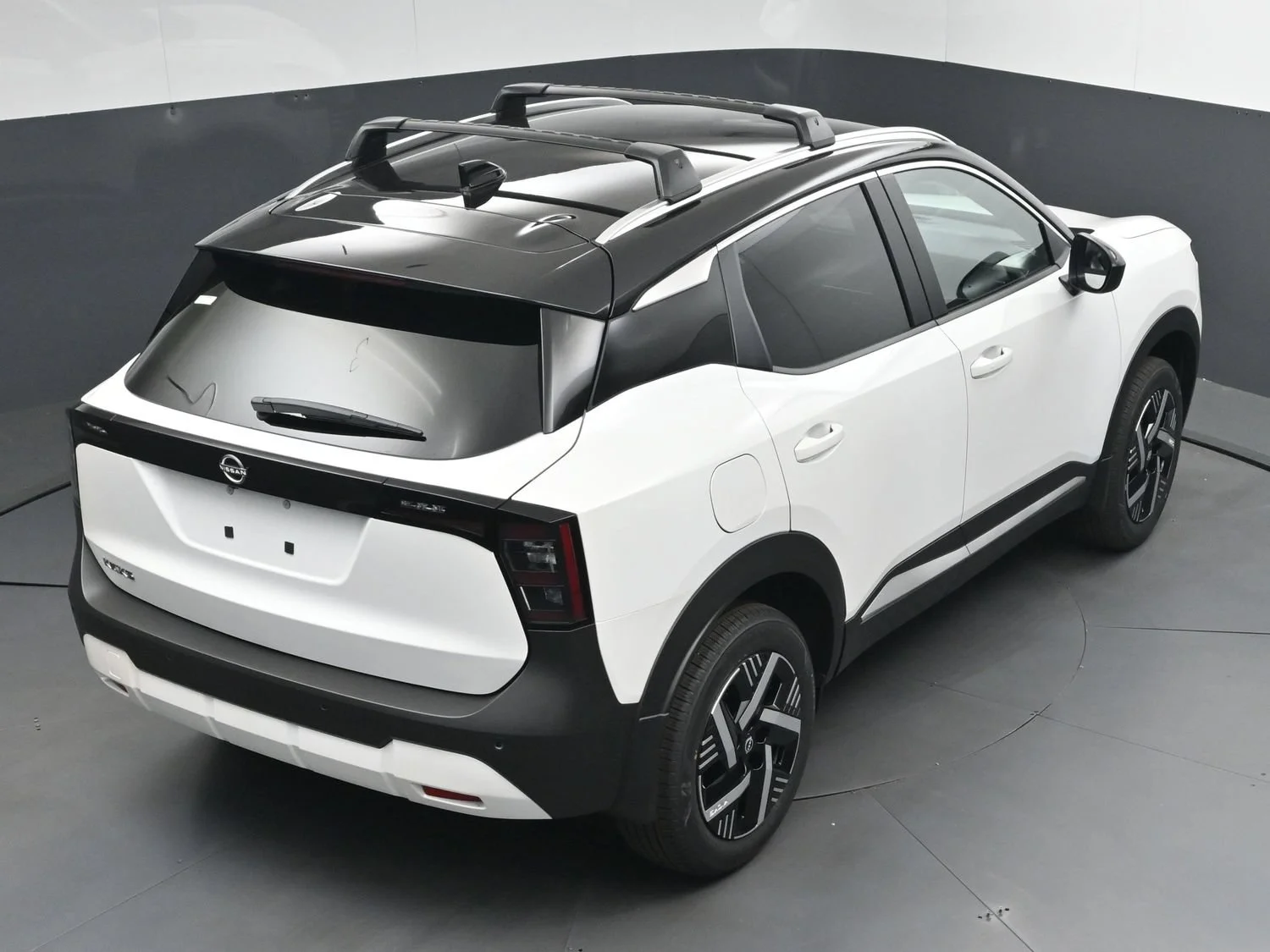 New 2026 Aspen White Tricoat/Super Black Nissan SV image 32