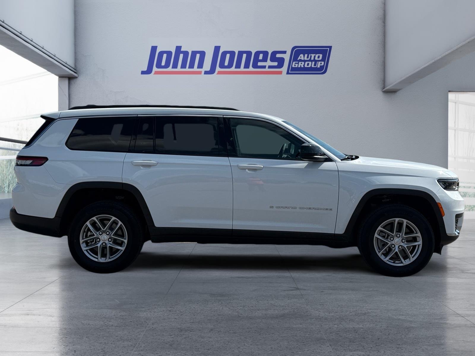New 2026 Bright White Clear-Coat Exterior Paint Jeep Laredo X image 18