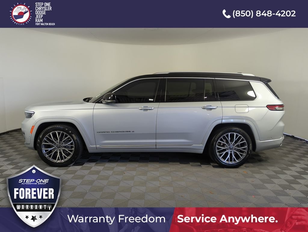 Used 2021 Silver Jeep Summit image 3