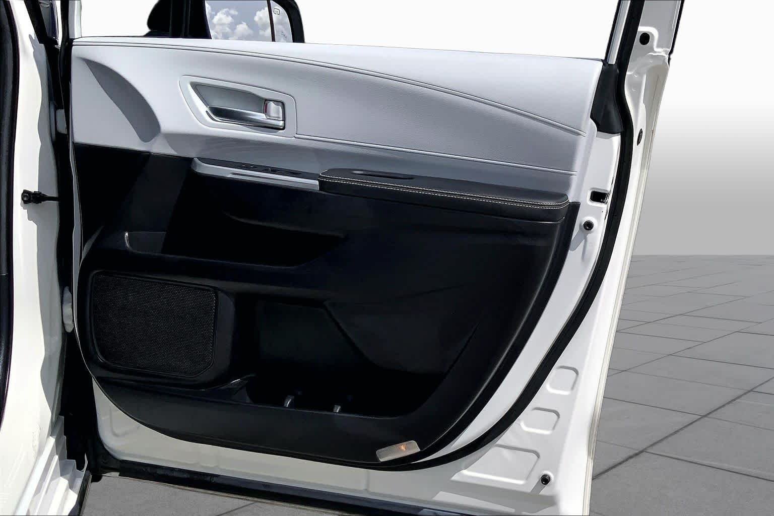 Used 2025 Ice Cap Toyota XSE image 22