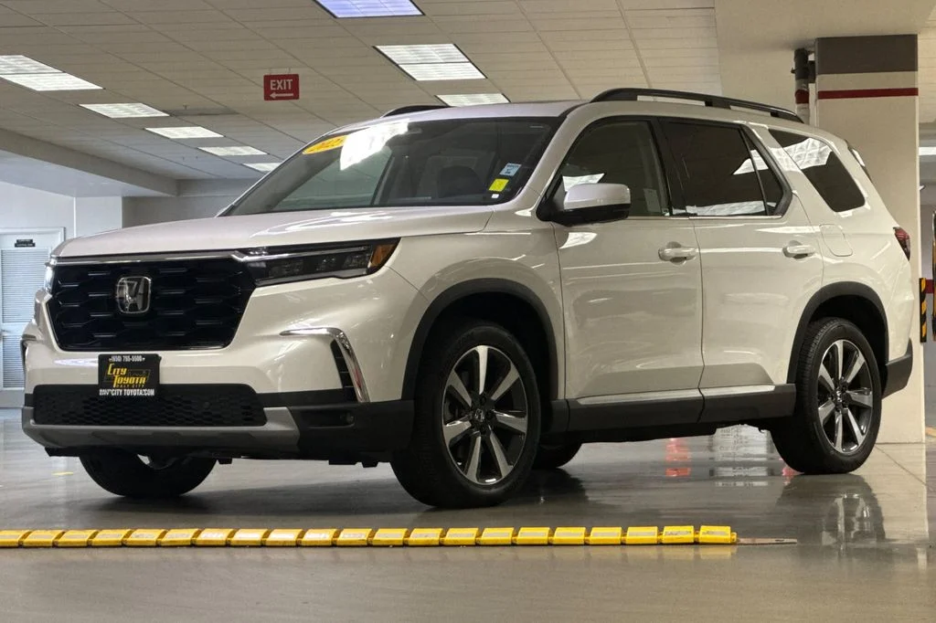 Used 2025  Honda Touring image 8