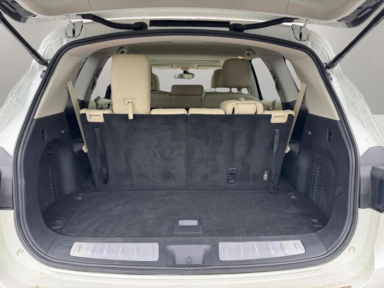 Used 2020 Majestic White INFINITI LUXE image 11