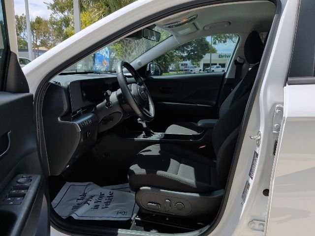 Used 2024 White Hyundai SEL image 17