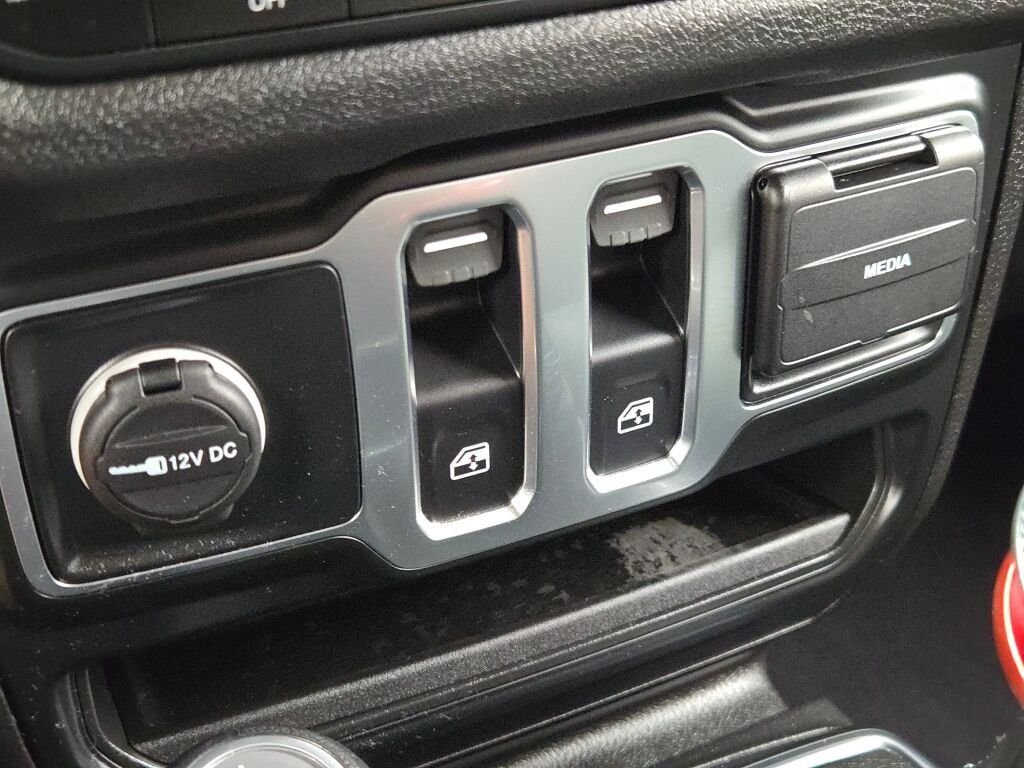 Used 2025 Green Jeep Sport image 20