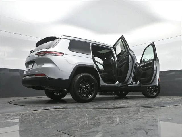 New 2026 Silver Zynith Exterior Paint Jeep Laredo image 47