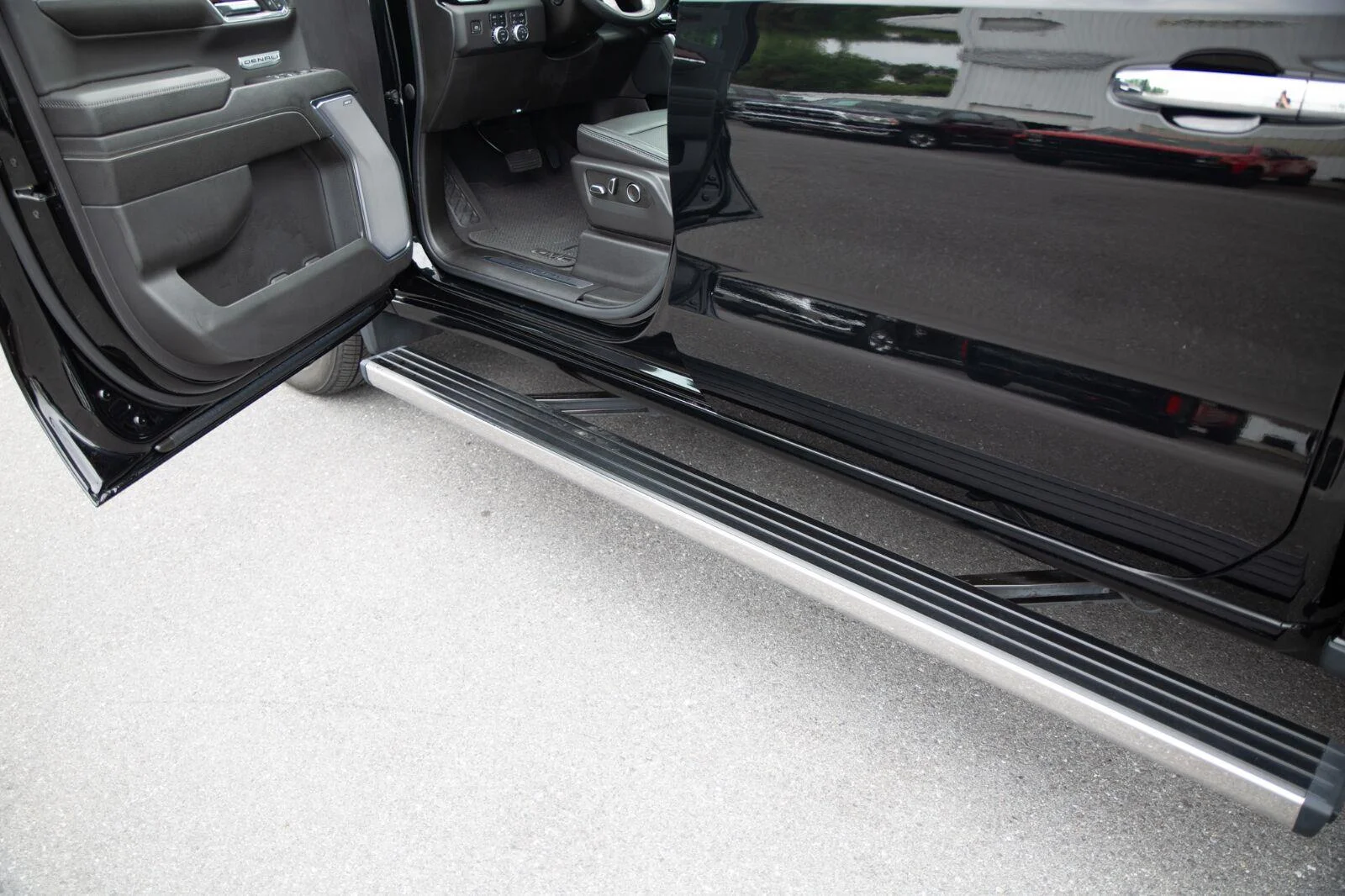 Used 2024 Onyx Black GMC Denali image 12