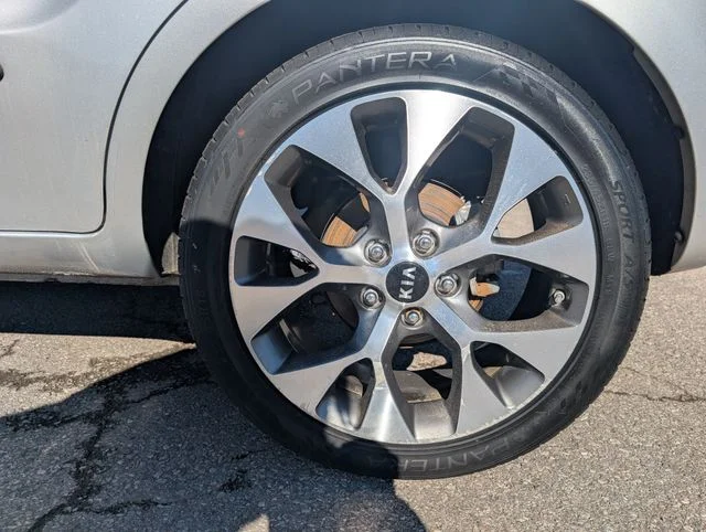 Used 2013 Silver Kia Exclaim image 27