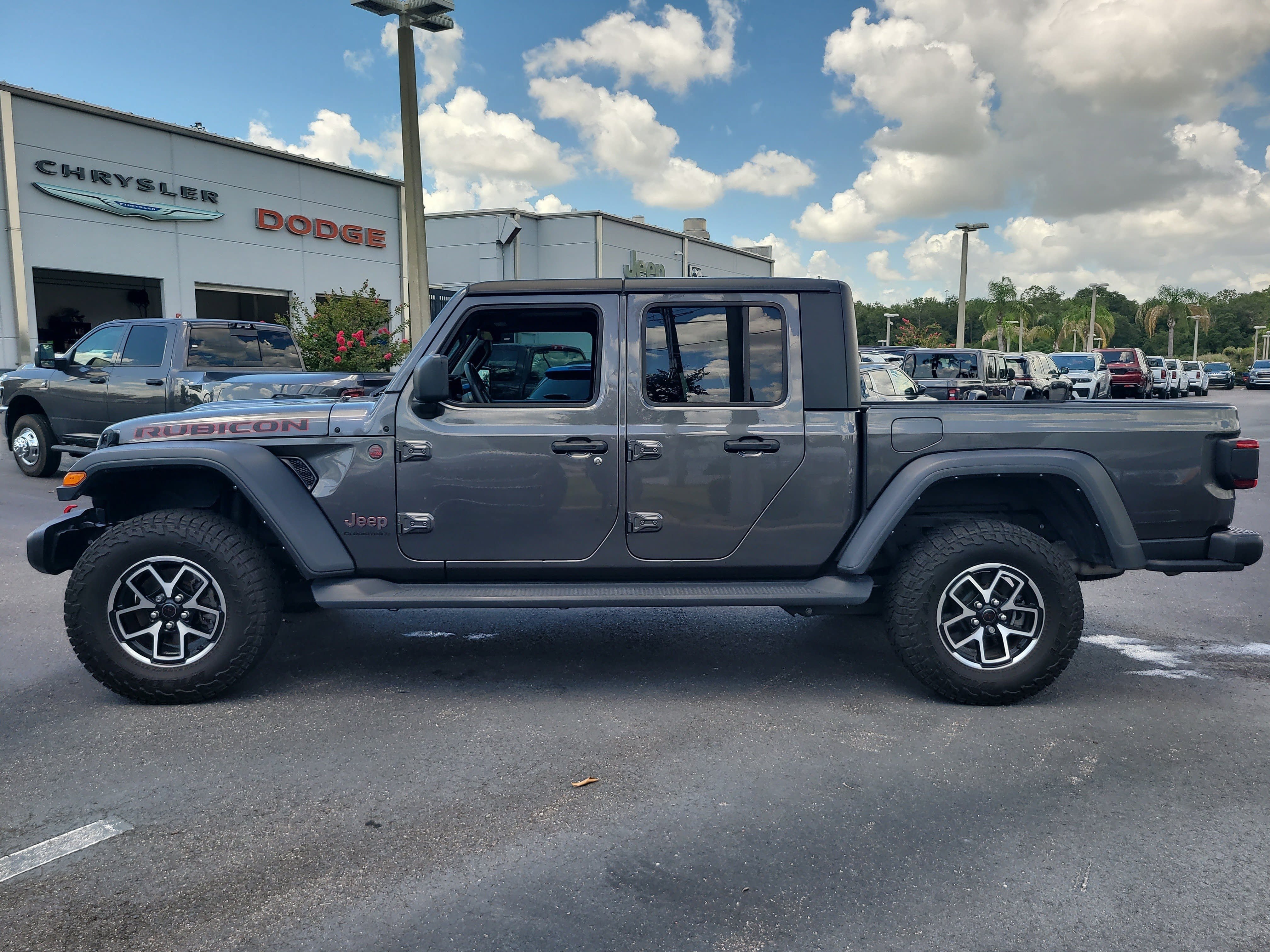 Used 2024 Granite Crystal Metallic Clearcoat Jeep Rubicon image 7