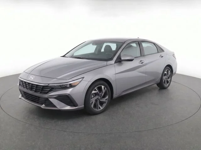 Used 2025 Silver Hyundai SEL Sport image 9