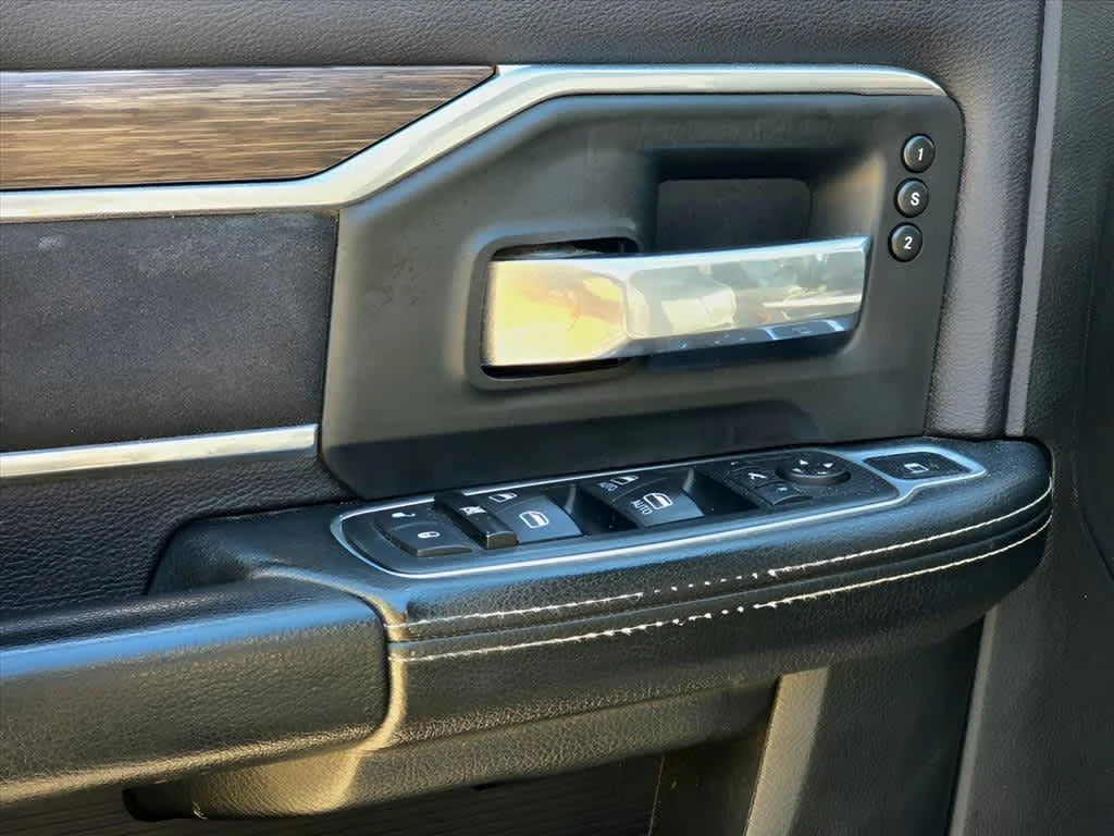 Used 2019 Diamond Black Crystal Pearlcoat Ram Laramie image 12