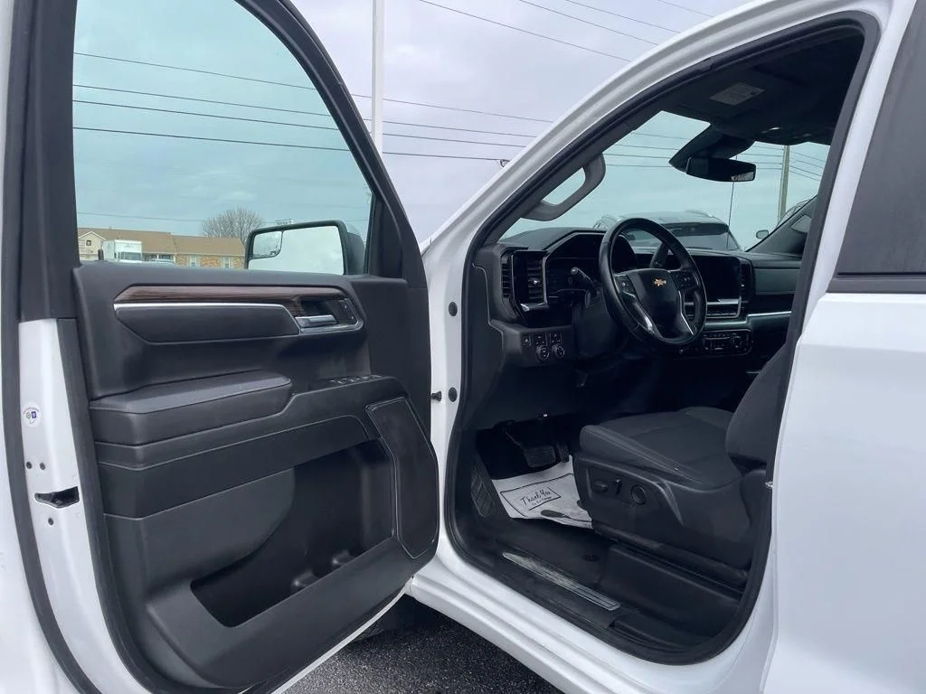 Used 2023 White Chevrolet LT image 18